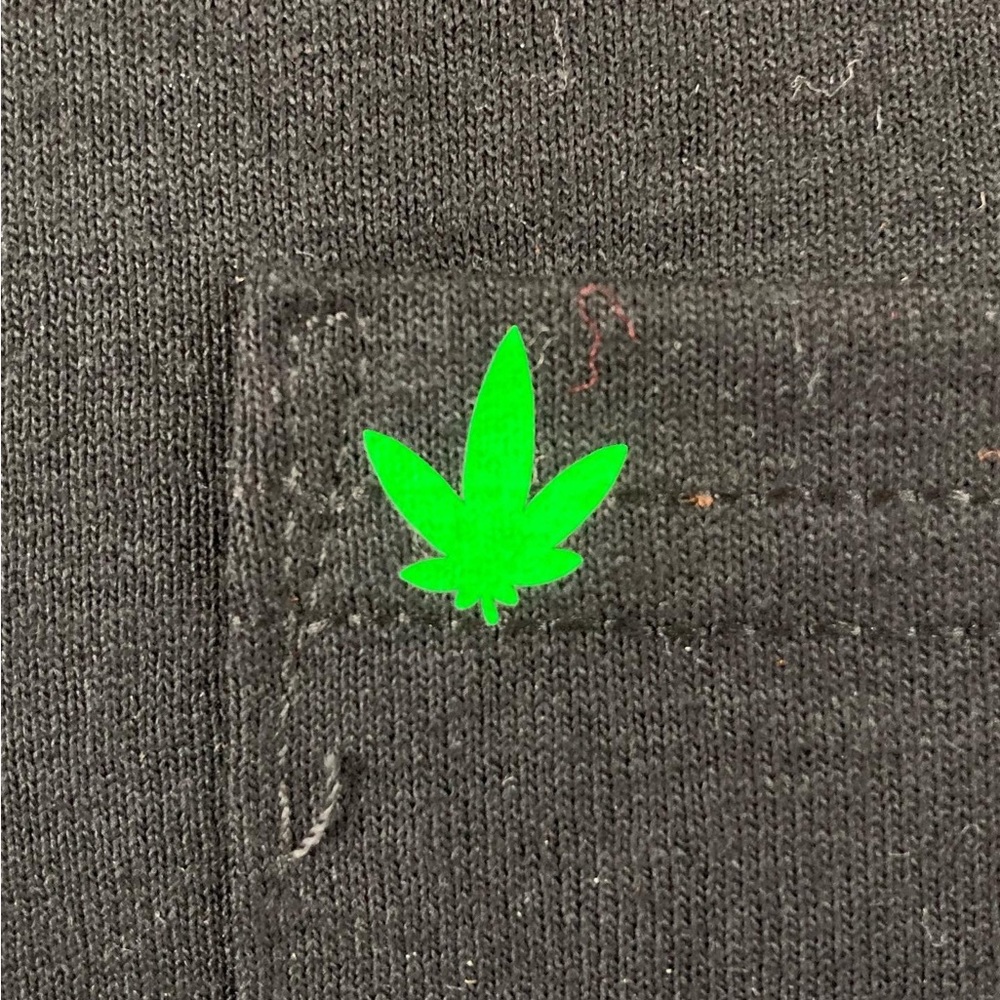 Tiny Leaf Pocket-t - Picture 2 of 3
